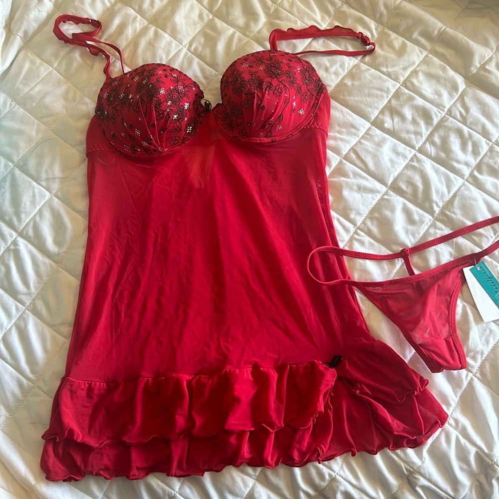 Sexy cherry red lingerie - Picture 1 of 6